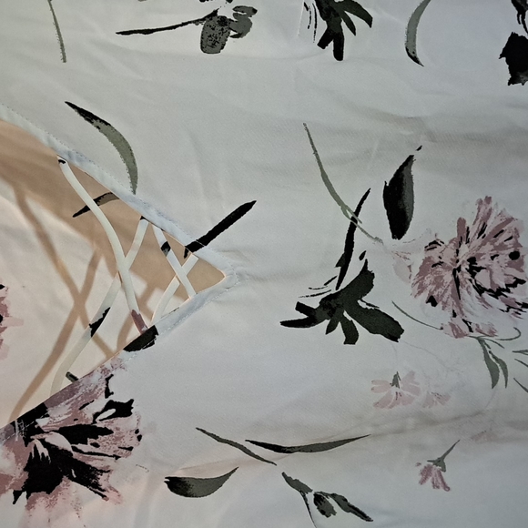 Dynamite Floral Short Sleeved Blouse - Picture 3 of 5